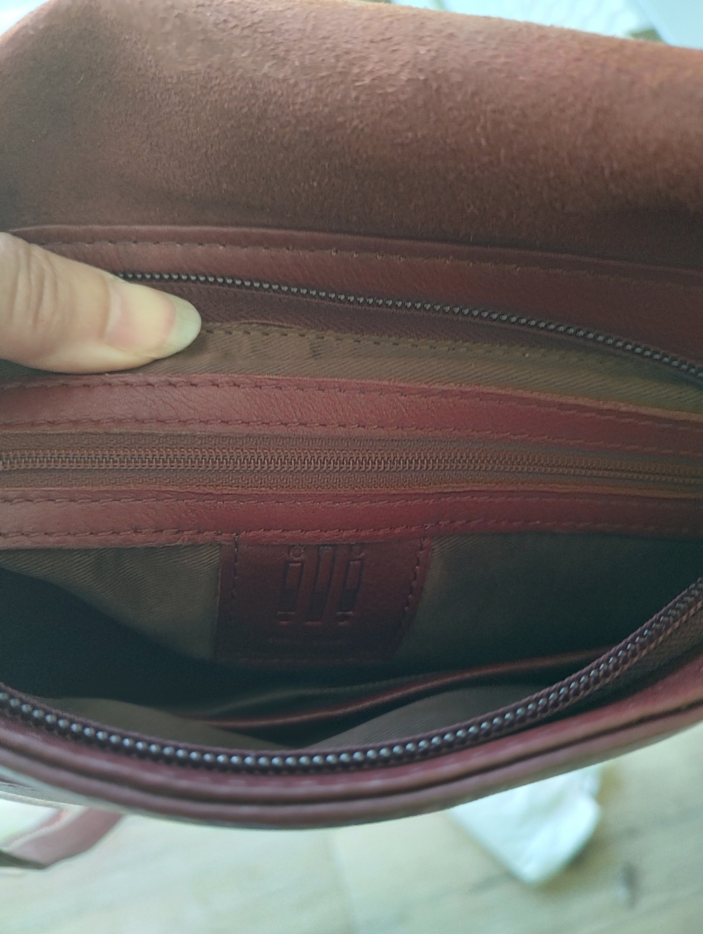 NEW ILI NEW YORK Calfskin Canada Crossbody Bag in Redwood NWT - Picture 10 of 16